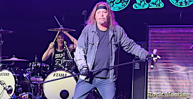 vince neil video de l integralite du concert de a bethel new york 03 08 2025