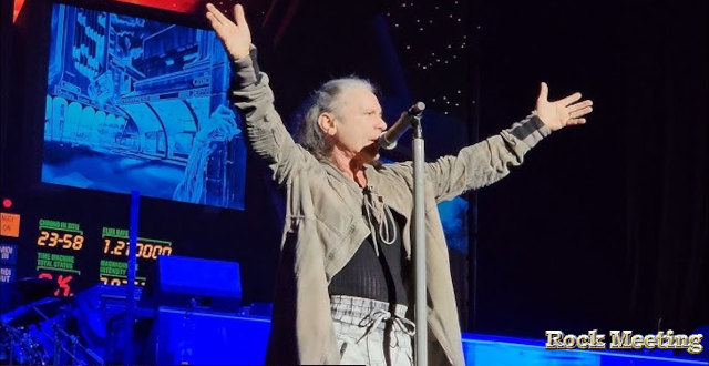 iron maiden rend hommage a paul di anno lors d un concert au minnesota