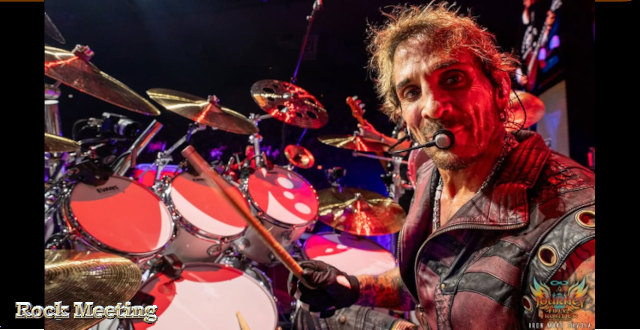 le batteur de journey deen castronovo victime d un malaise lors d un concert a tulsa le batteur de journey deen castronovo victime d un malaise lors d un concert a tulsa